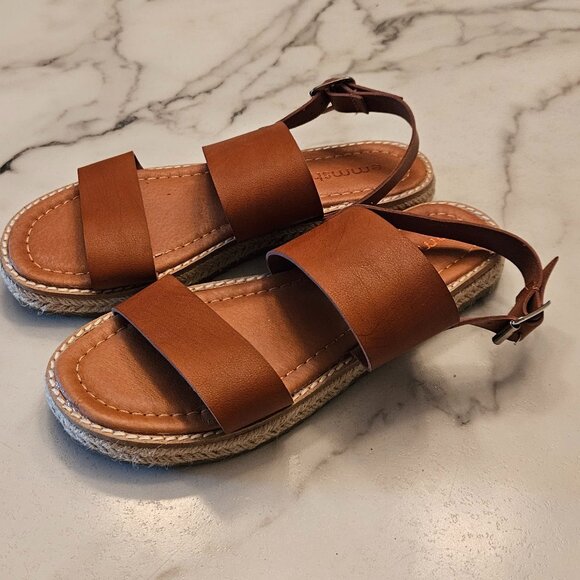 NWOT NEW Cognac flat sandals - Picture 3 of 7